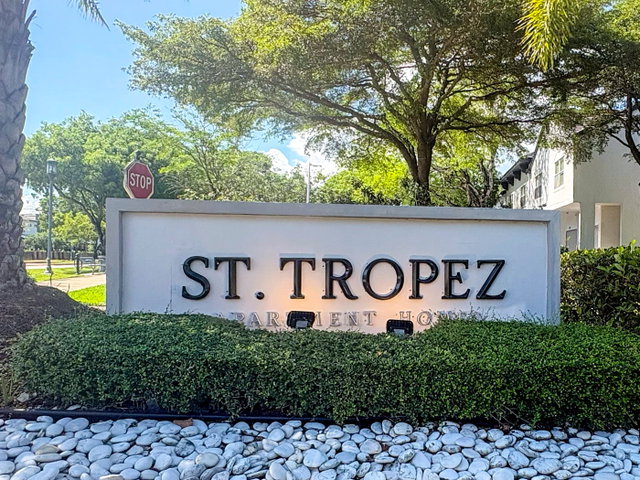 St. Tropez at Plantation  photo 2
